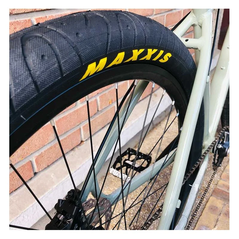 Custom Collective X Bikelife C100 Gris Béton 2022 20 Custom Collective X Bikelife C100 Gris Béton 2022 – Image 18