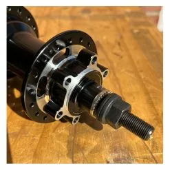 Moyeu COLLECTIVE C2 Arrière Noir -France Accessoires Vélo Soldes Boutique moyeu collective c2 arriere noir 4